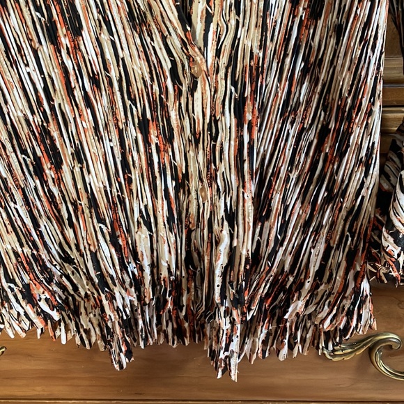 ESSENTIALS BY MILANO CREPY FUNKY TOP BELL SLEEVES FRINGED BOTTOM - Picture 8 of 16